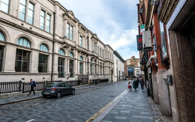 Prestige STAY Aparthotel - 42 Stanley Street Party Apartments