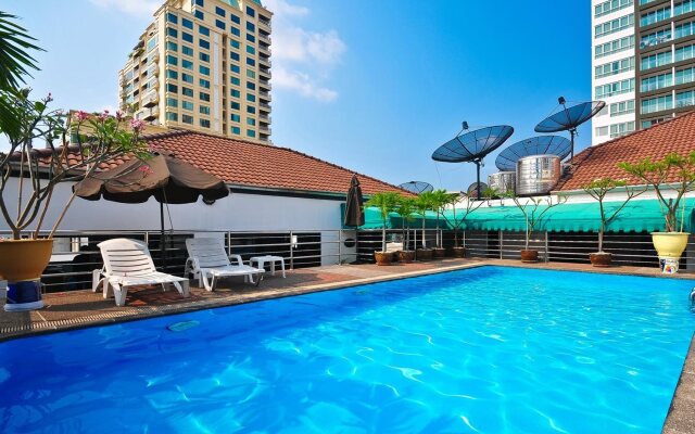 Admiral Suites Sukhumvit 22