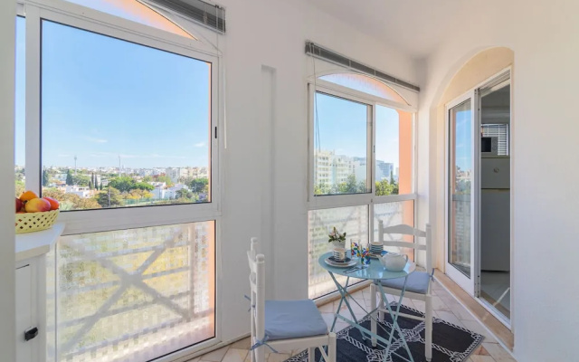 Vilamoura Main Avenue by Homing