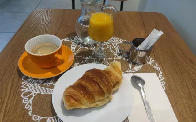 Hotel Le National Clichy Paris