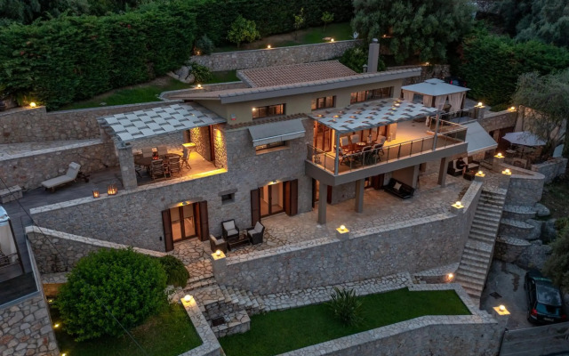Luxurious Villa Kastro