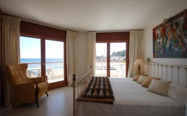 Apartment Lets Holidays Tossa de Mar Beach