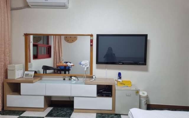 Gangneung Gyeongpodae Donghae Motel