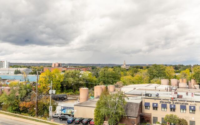 GLOBALSTAY. Dundurn LOFTS. Free parking