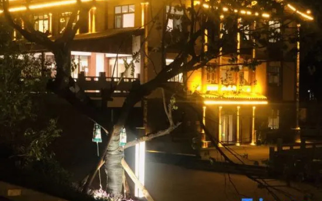 Zhongxin Star Moon Hotel (Zhonglou Village Store, Xichang)