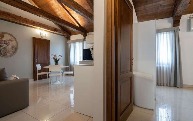 Grand Palace Apartments