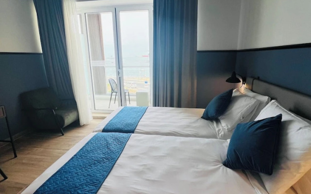 South32 Hotel