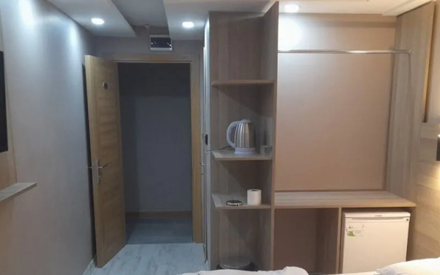 Moon Suit Otel