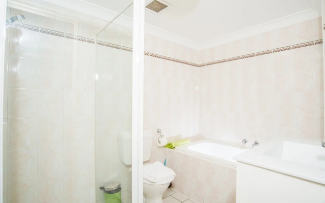Spacious & Cozy Apartment In Heart Of Redfern