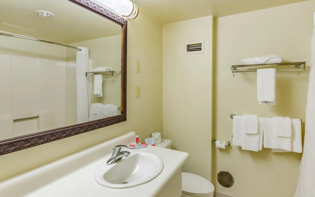 Holiday Inn Express Hotel & Suites Pittsburg by IHG