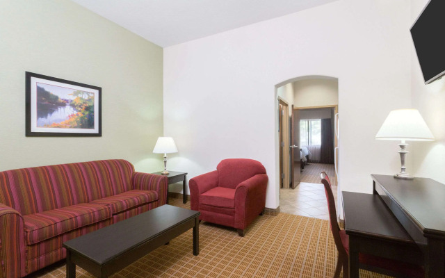 Hawthorn Extended Stay by Wyndham Kingsland