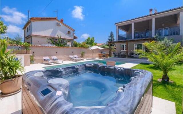 Four Bedroom Holiday Home in Medulin