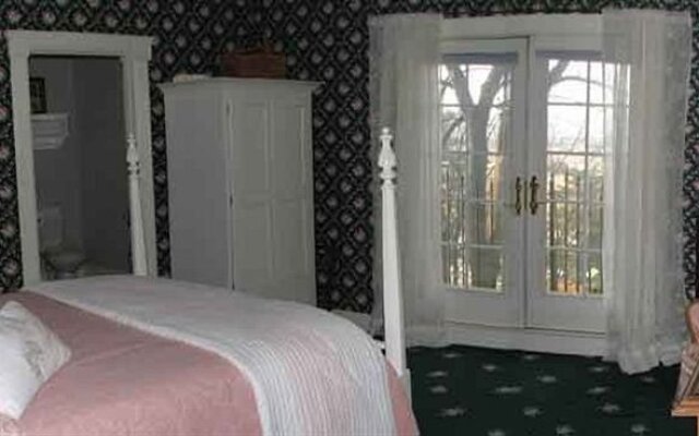 Meadows Inn Bed & Breakfast