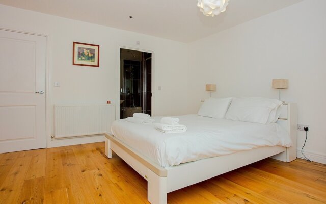 Beautiful 3 Bed Penthouse with Gym