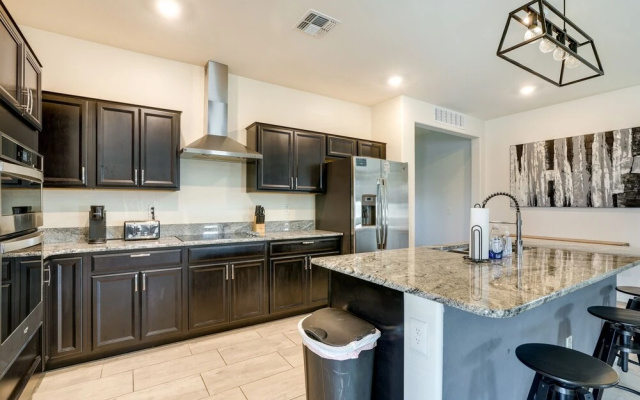 Sunny Arizona Escape w/ Patio, Grill & Fireplace!