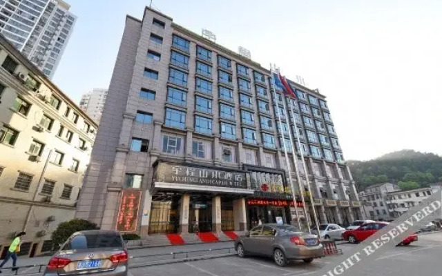 Vienna Hotel (Liuyang River Bridge Pedestrian Street)