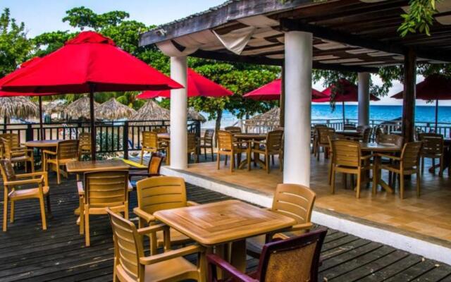 Grand Decameron Montego Beach, A Trademark All-Inclusive Resort