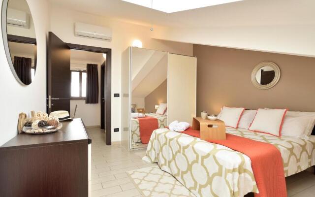 Attico Vista Mare E Piscina