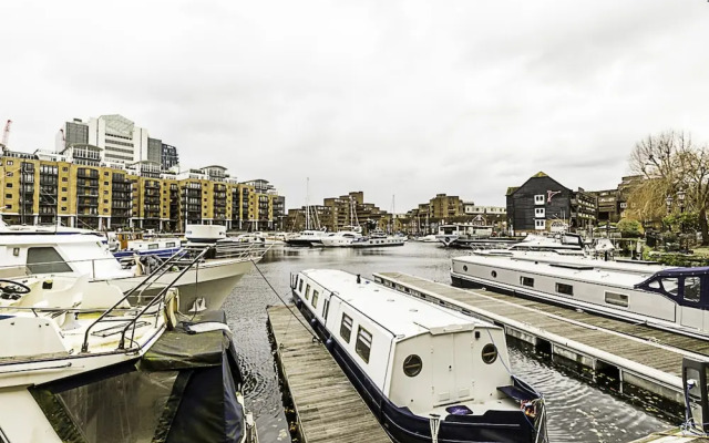Charming Home in St Katharine Docks