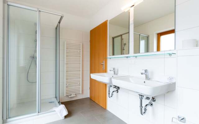 Luxury Chalet in Obertraun With Pool
