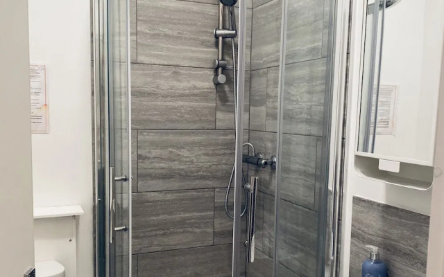 Large 4 Bedroom Home - City Centre