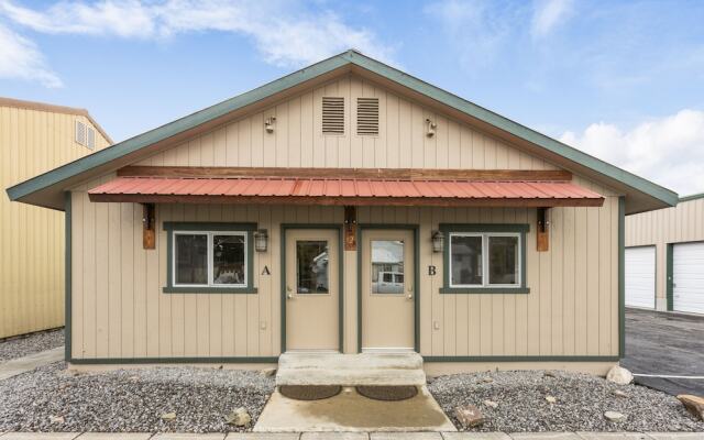 The Yellowstone Hideaway Unit A