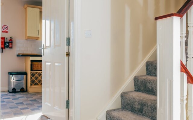 Remarkable 4-bed House in Cardiff