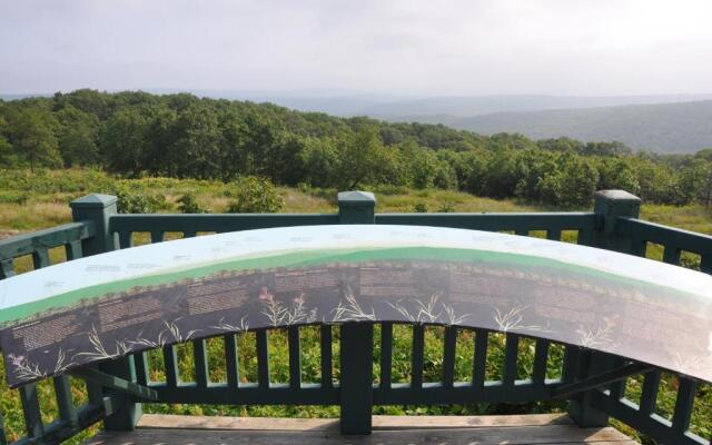 Shepherd Mountain Inn & Suites