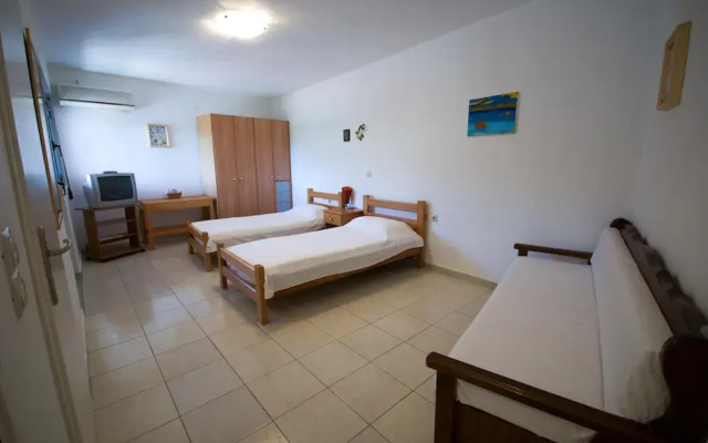 Family Holidays House Koutsouras by GHH