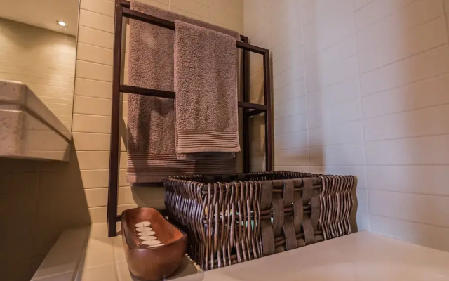 DAHome - Collector's Luxurious Apartment