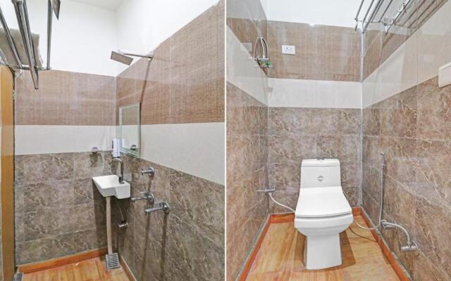 POP 85578 The Royal Plaza