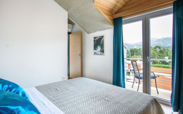 California Apartments III