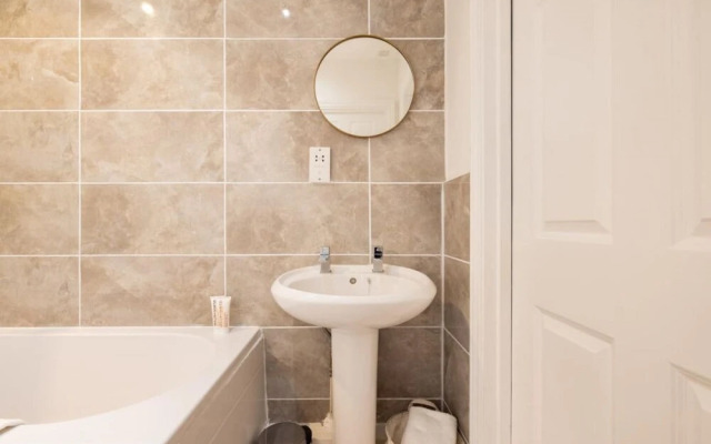 The Peckham Sanctuary - Snazzy 3bdr House With Patio
