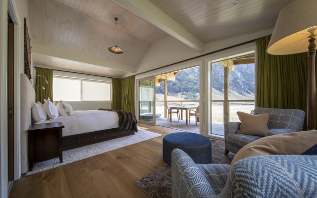 Minaret Station Alpine Lodge – Guest Rooms – Wanaka