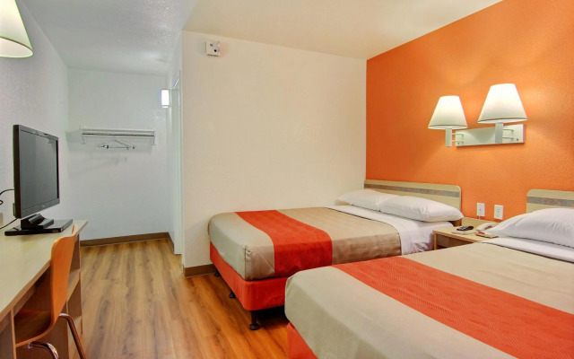 Motel 6 Kingsville, TX