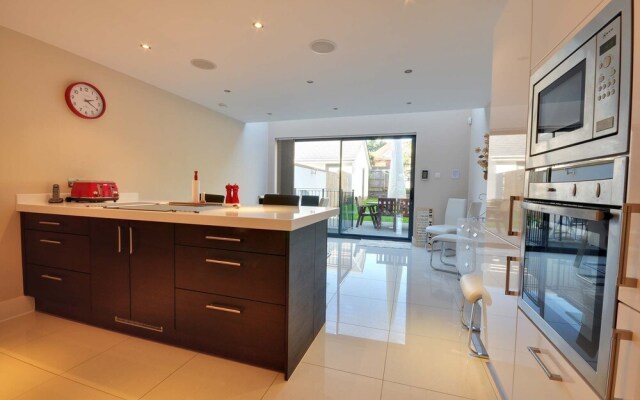 6 Sandbourne