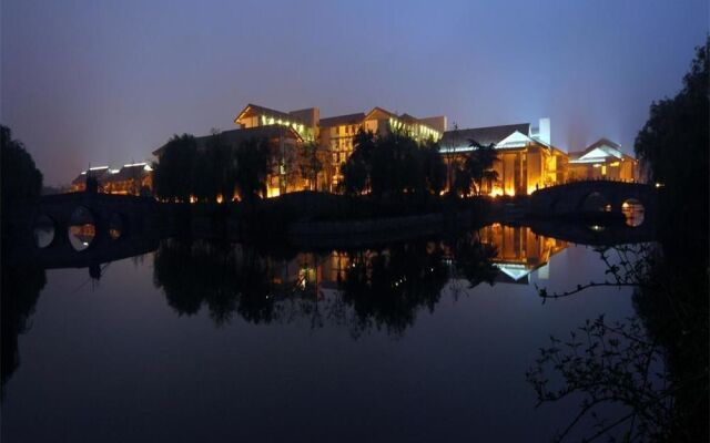 Mirror Lake Hotel