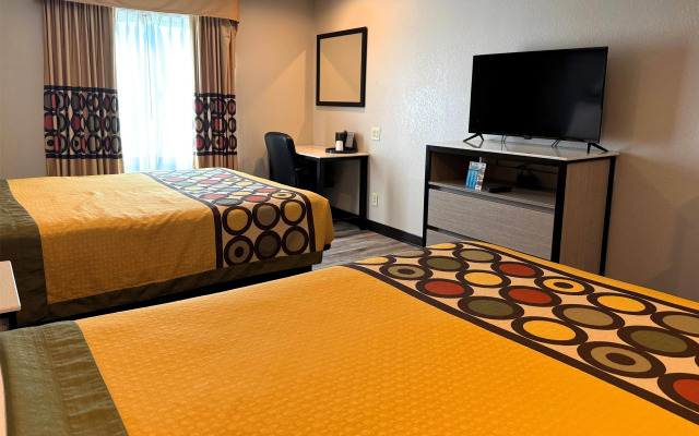 Super 8 by Wyndham Frankfort IN