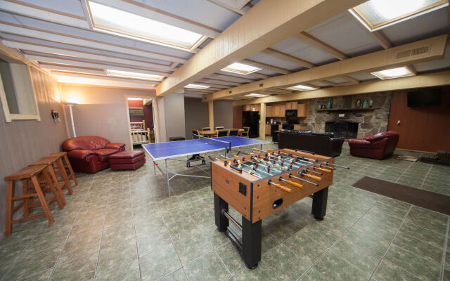 Log Cabin Lodge & Suites