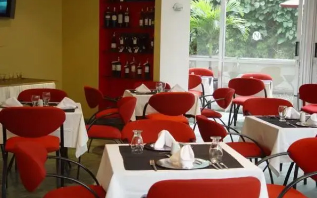 Novelty Suites Hotel