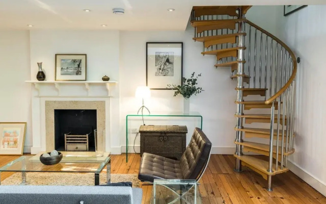 Unique 2 Bedroom Converted Artist's Studio