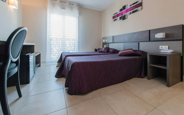 Hôtel Holidays & Work