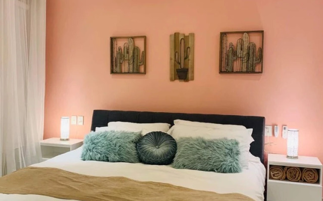 Modern Condo quiet and close to beach