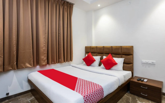 OYO 15800 Jaanie's Residency