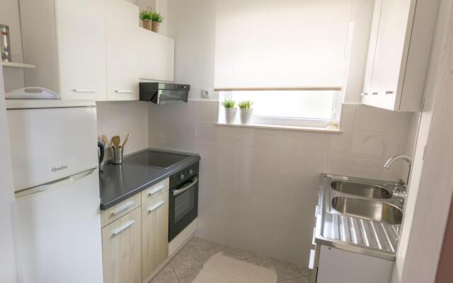 Villa Petar 2 - 10m From sea - H