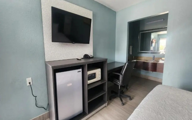 Lone Star Inn & Suites by OYO Harlingen TX