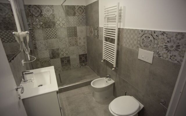 Re Carlo Rooms