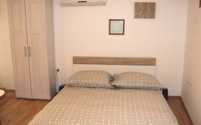 Old Theatre Rooms and Apartments