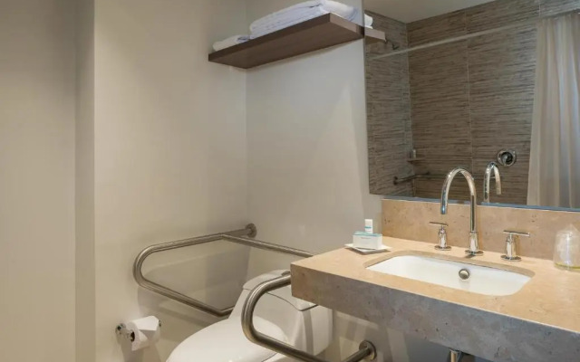 Hampton by Hilton Bogota Airport
