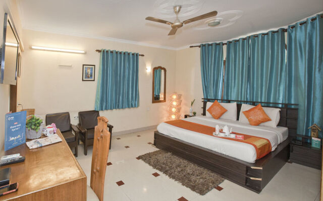 OYO Rooms Cyber Hub DLF